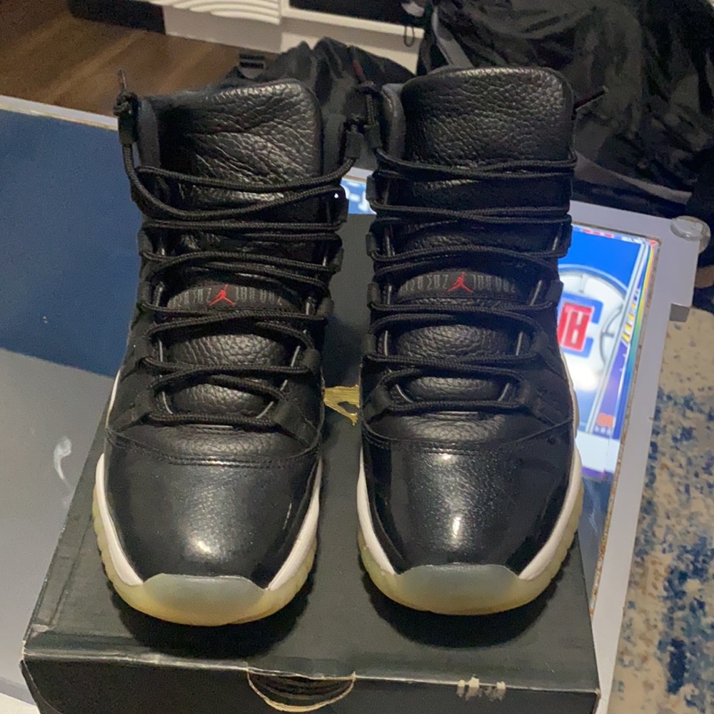 Jordan 11 black / white / red